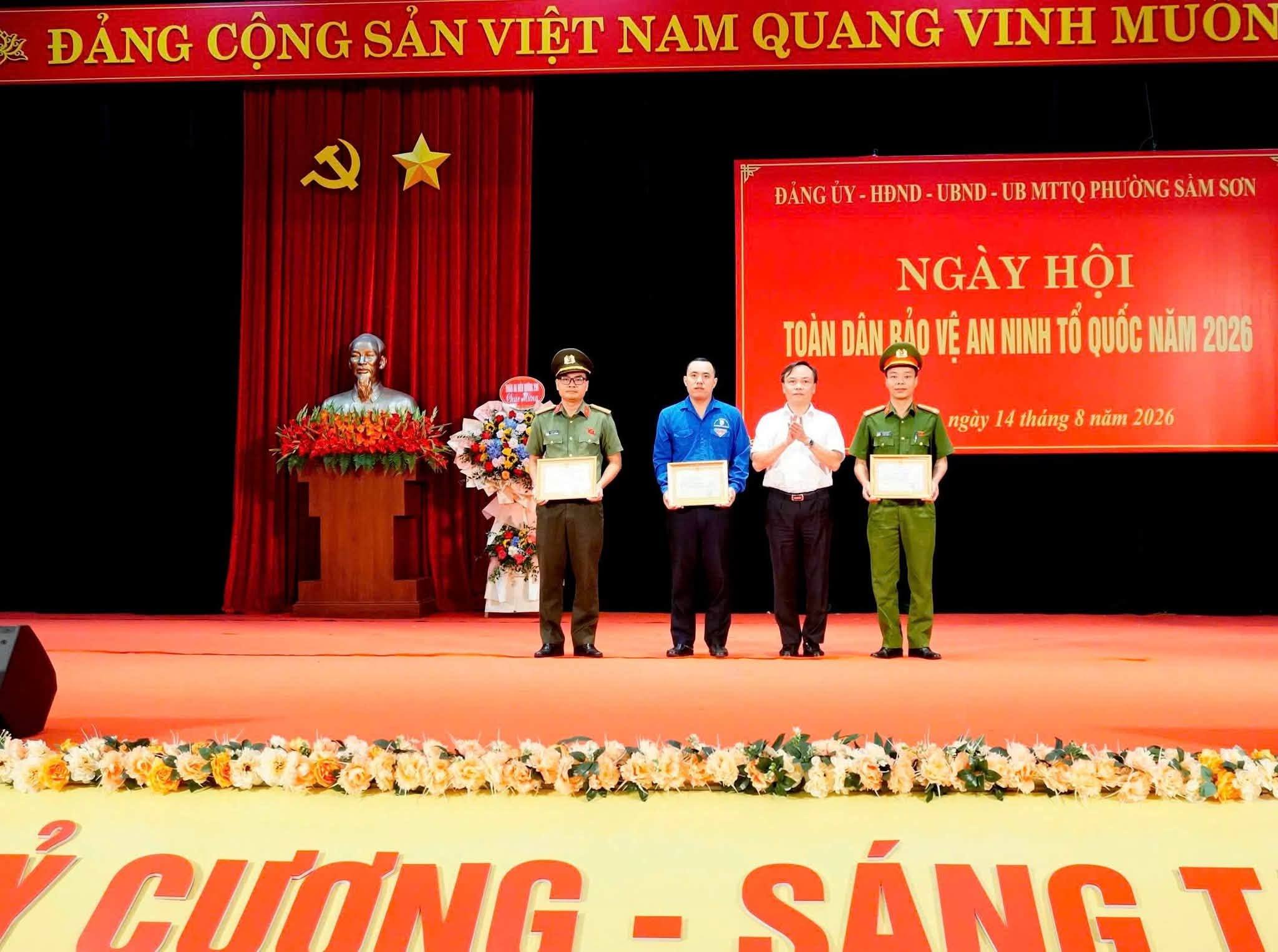 Anh-tin-bai